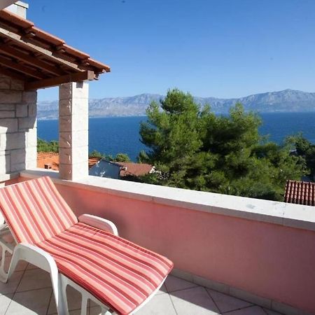 Apartments Damir - 80 M From Beach Postira Bagian luar foto