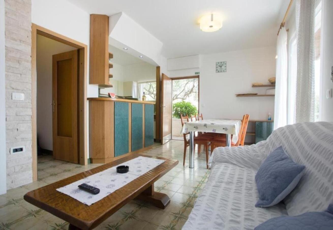 Apartments Damir - 80 M From Beach Postira Bagian luar foto