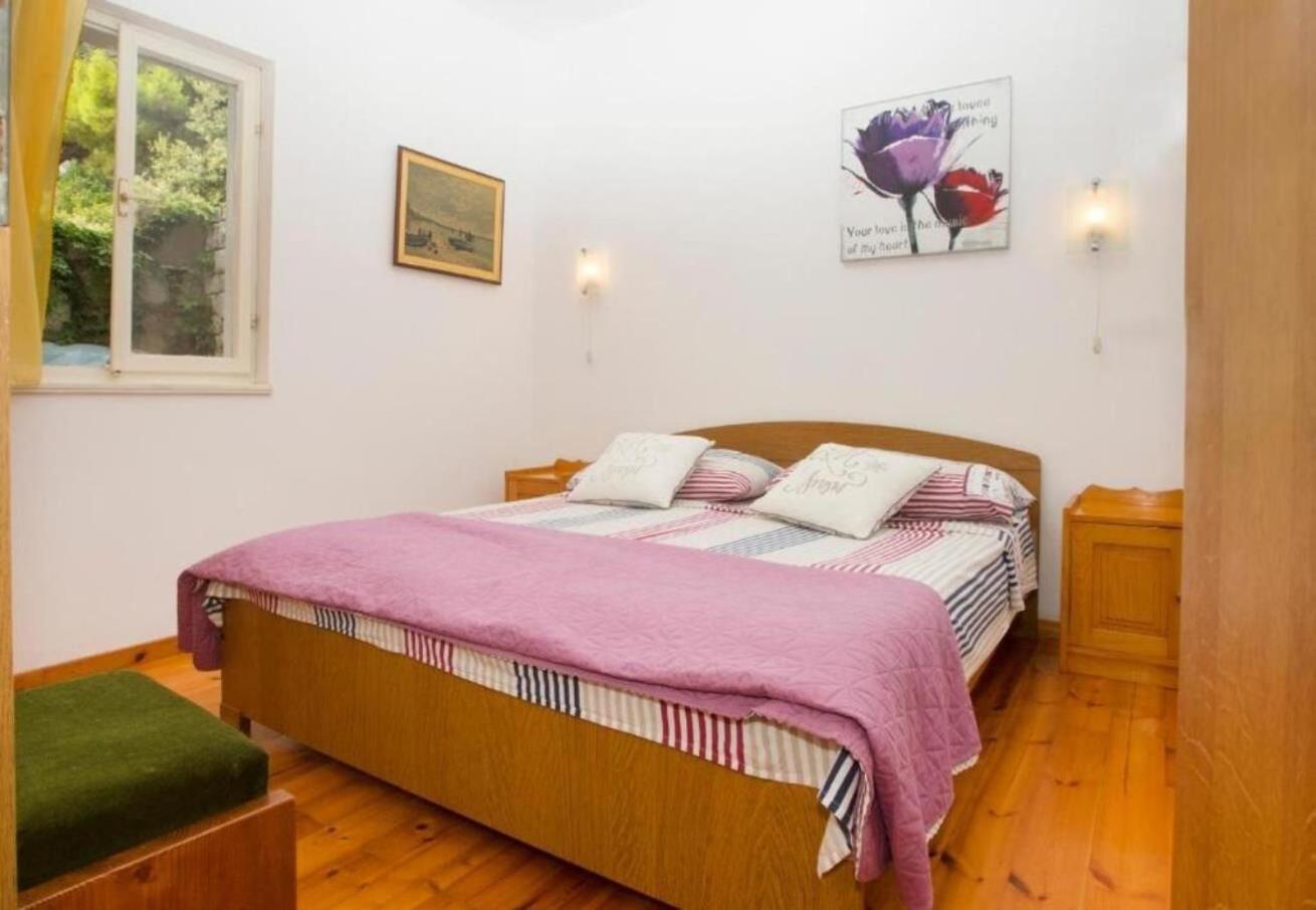 Apartments Damir - 80 M From Beach Postira Bagian luar foto