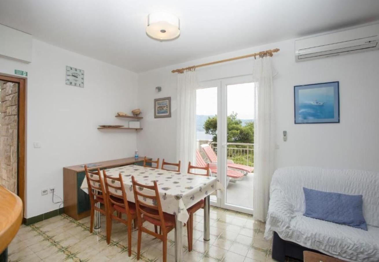 Apartments Damir - 80 M From Beach Postira Bagian luar foto