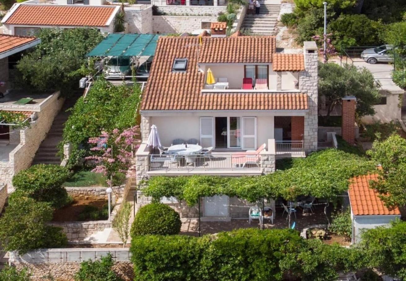 Apartments Damir - 80 M From Beach Postira Bagian luar foto
