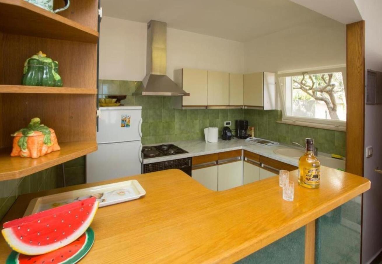 Apartments Damir - 80 M From Beach Postira Bagian luar foto